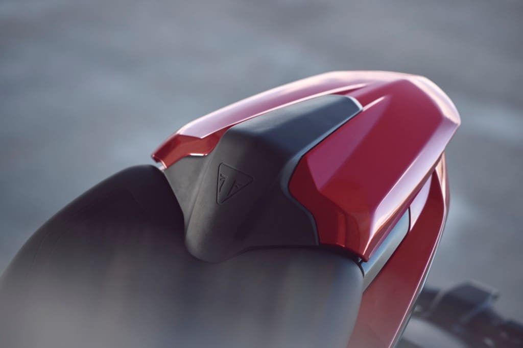 Triumph presenta la nuova roadster Trident 800 a EICMA 2025